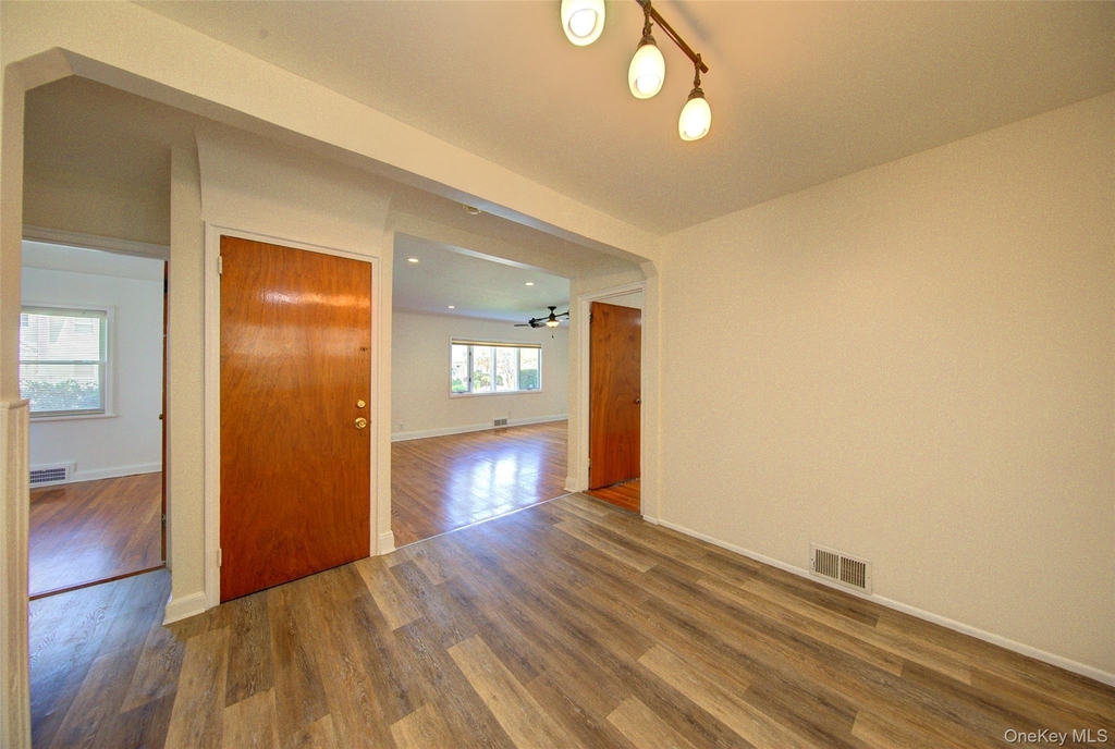 411 Saint John Place - Photo 9