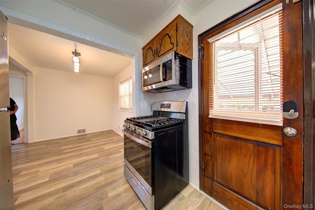 411 Saint John Place - Photo 12