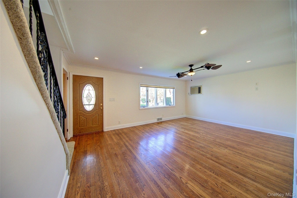 411 Saint John Place - Photo 4