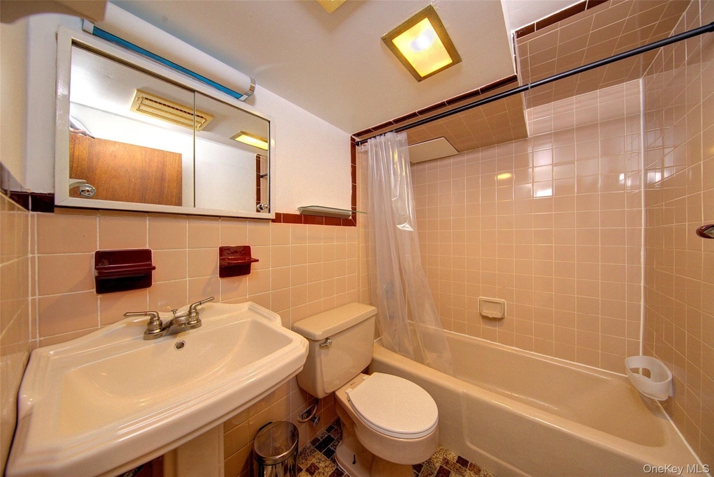 411 Saint John Place - Photo 24