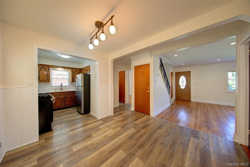 411 Saint John Place - Photo 8