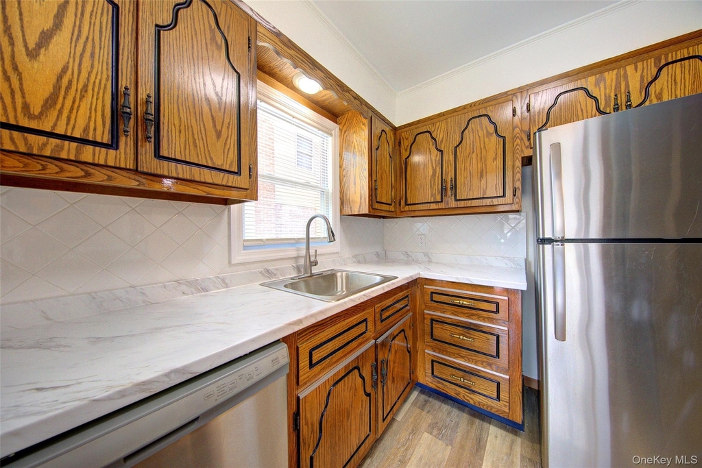 411 Saint John Place - Photo 11