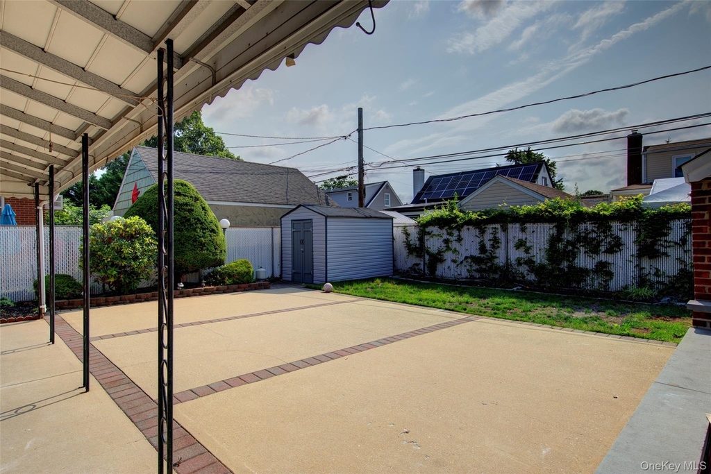 411 Saint John Place - Photo 27