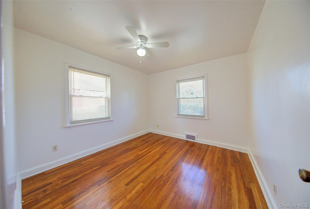 411 Saint John Place - Photo 14