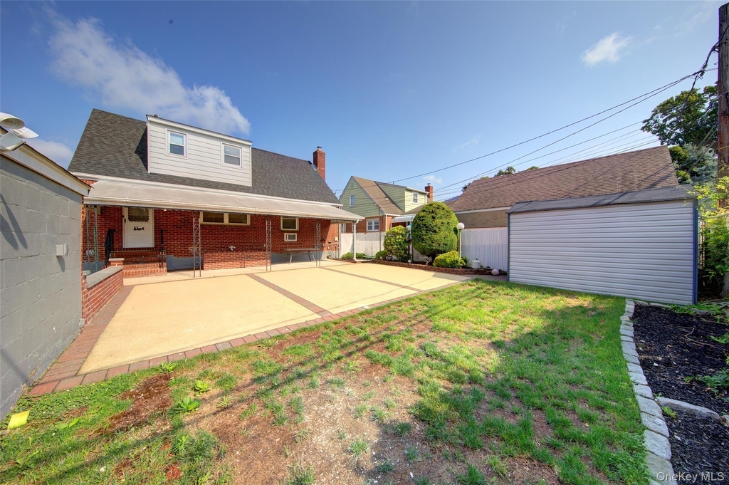 411 Saint John Place - Photo 26