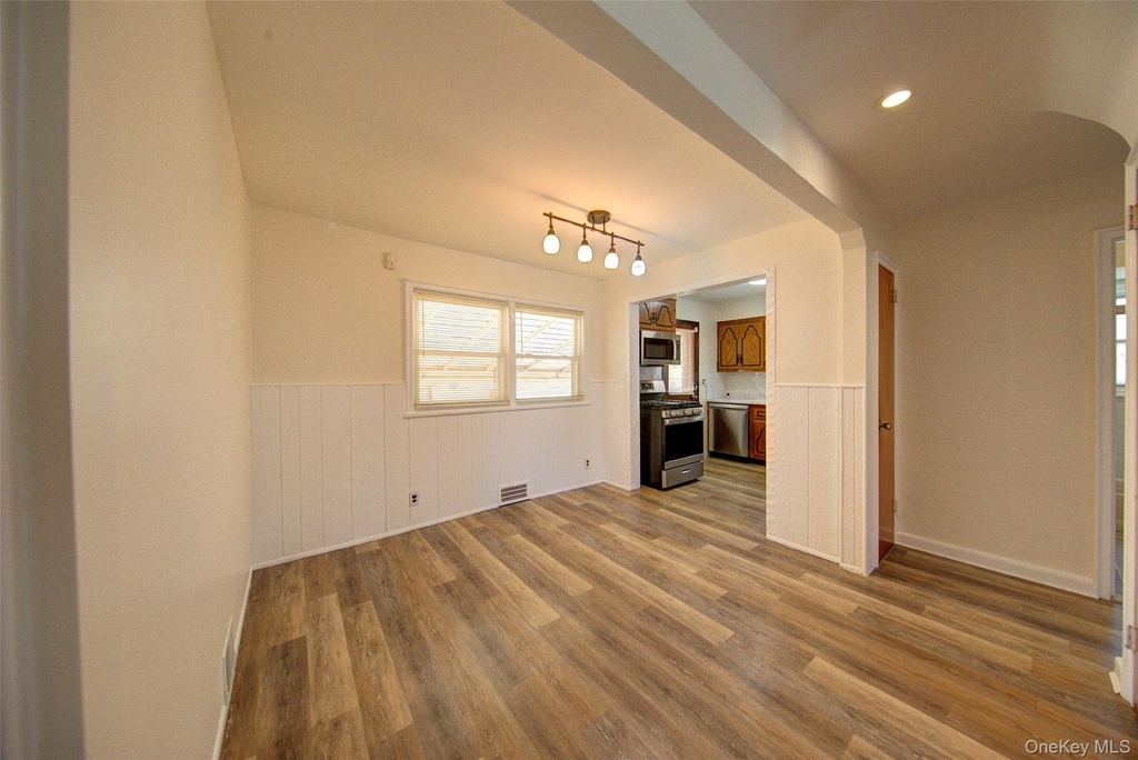 411 Saint John Place - Photo 7