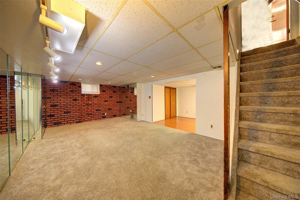 411 Saint John Place - Photo 20