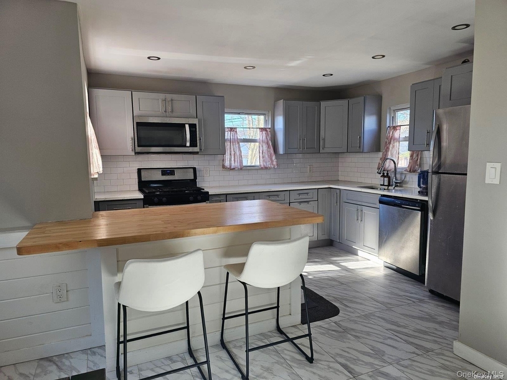 146 Kingston Boulevard - Photo 1