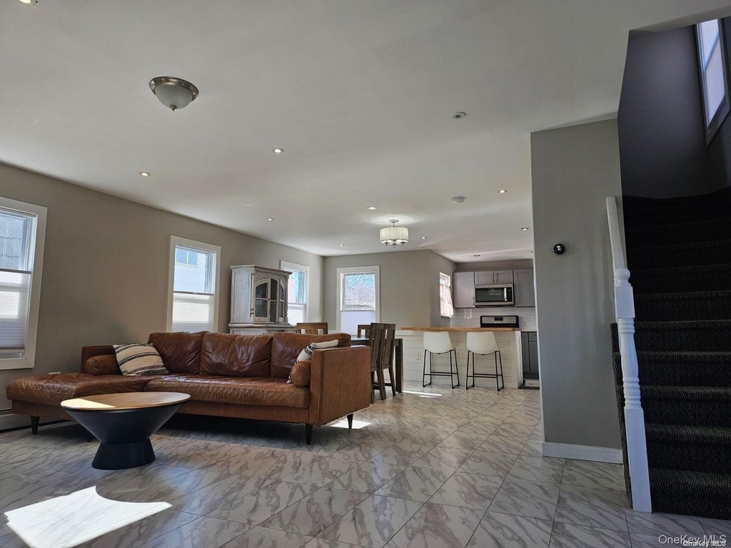 146 Kingston Boulevard - Photo 4