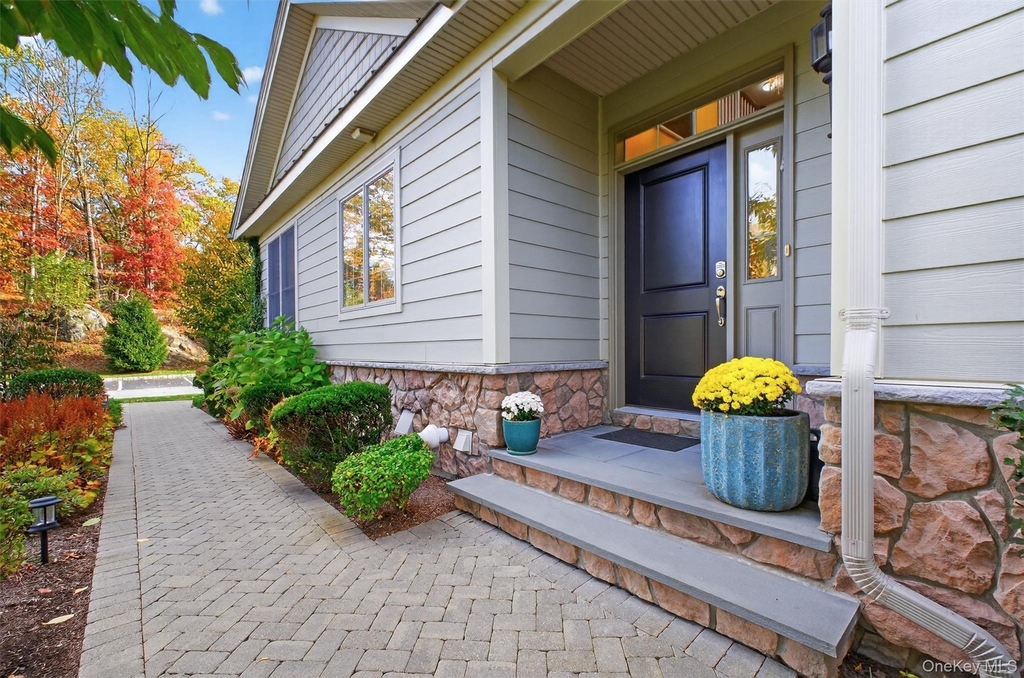 17 Deforest Drive - Photo 2