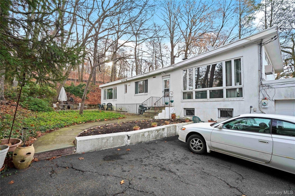28 Sprain Valley Road - Photo 0