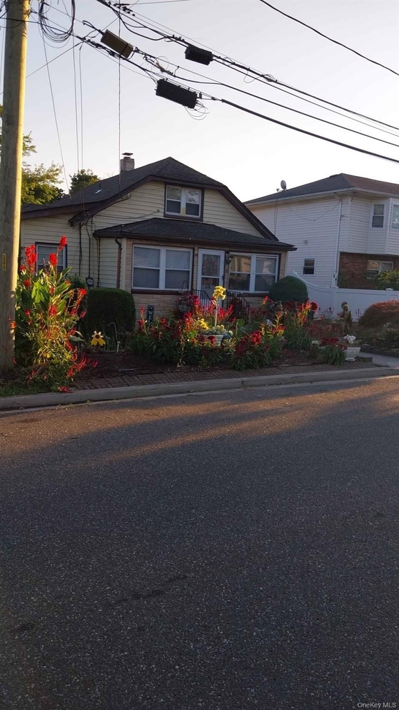 628 Hill Street - Photo 1