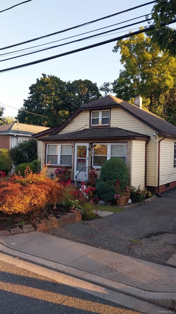 628 Hill Street - Photo 2