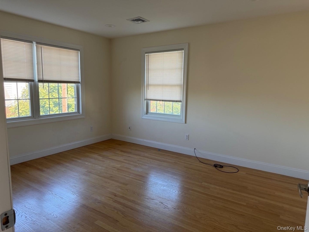 621 E Olive Street - Photo 4