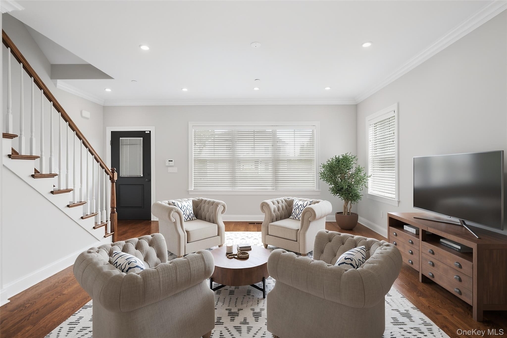 124-b Maple Avenue - Photo 2