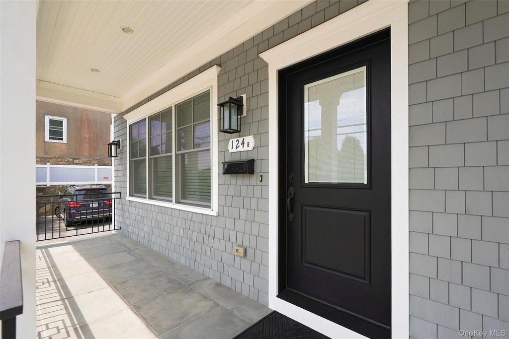 124-b Maple Avenue - Photo 1