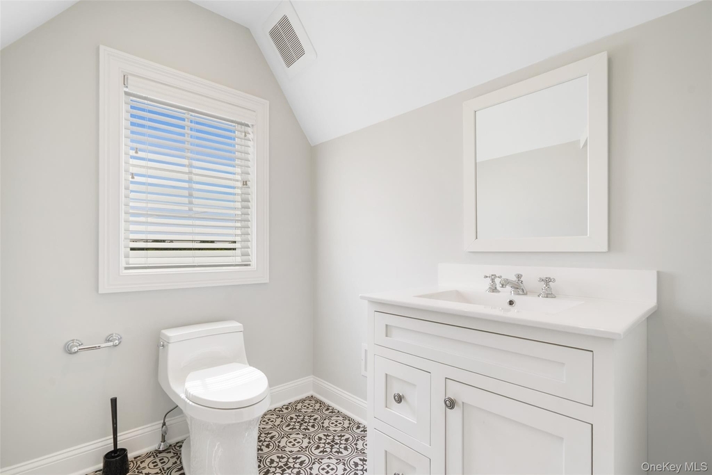 124-b Maple Avenue - Photo 20