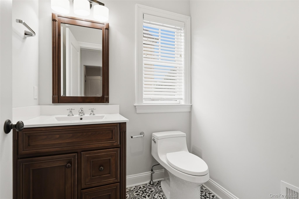 124-b Maple Avenue - Photo 11