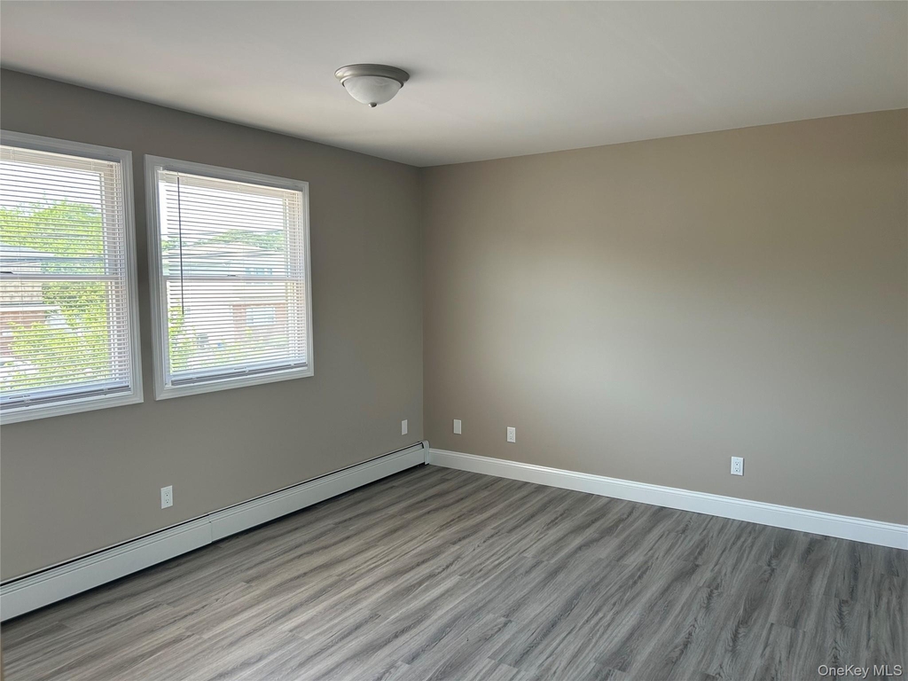 85 Ralph Avenue - Photo 5