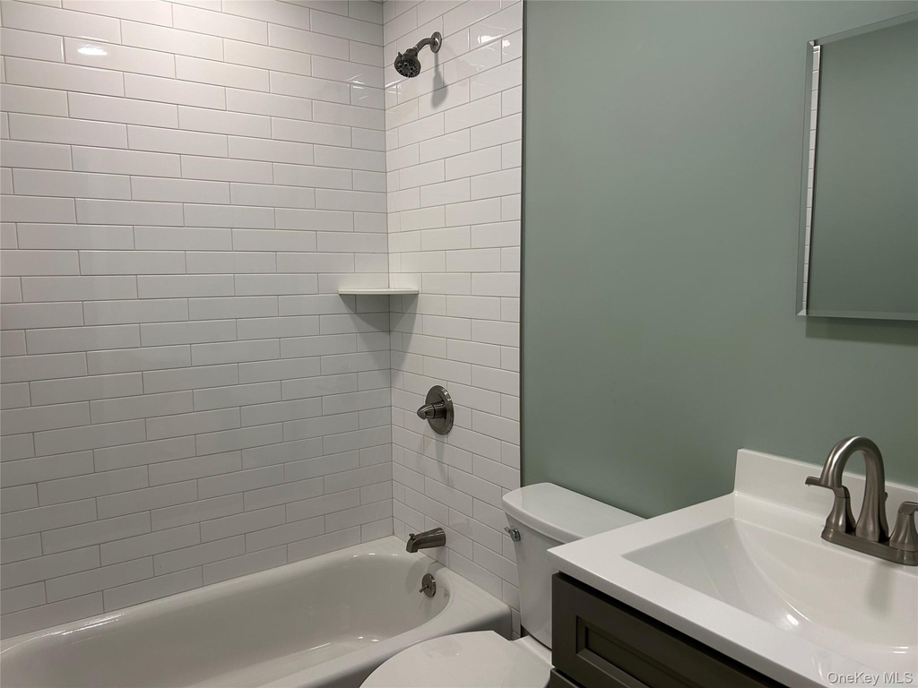 85 Ralph Avenue - Photo 12