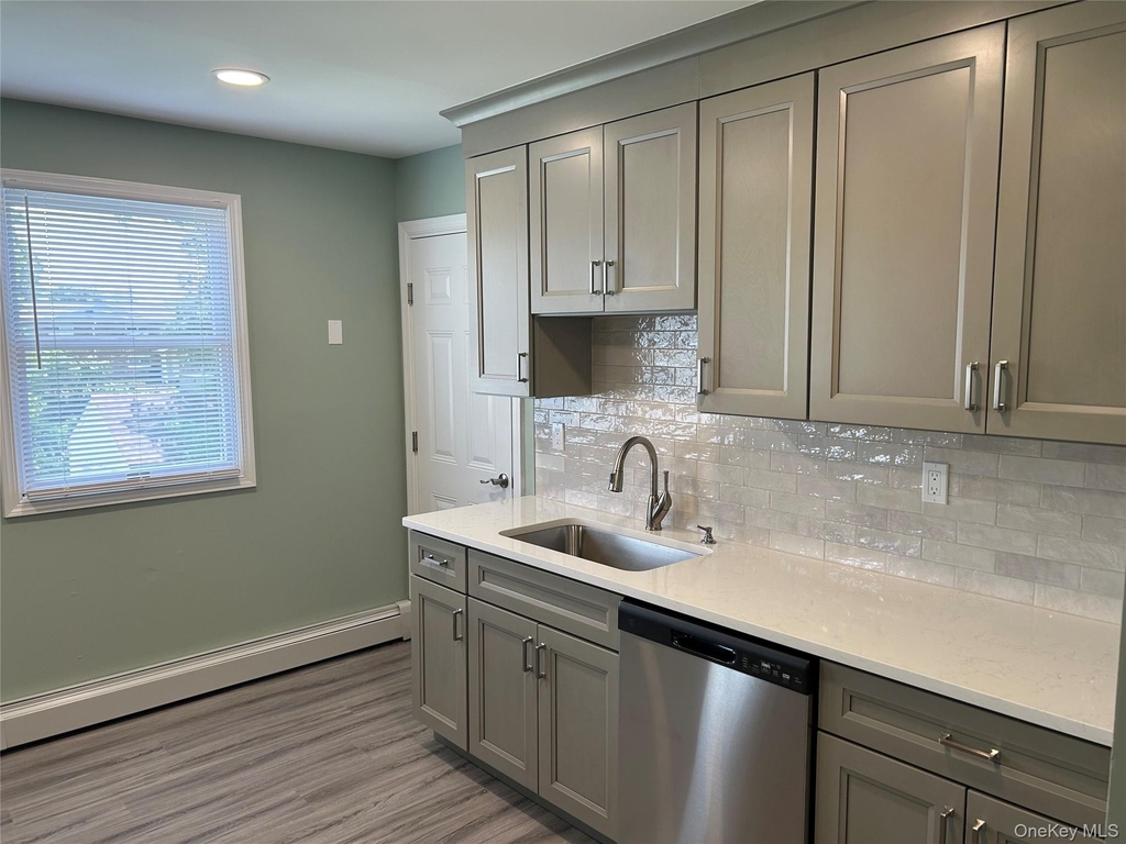 85 Ralph Avenue - Photo 3