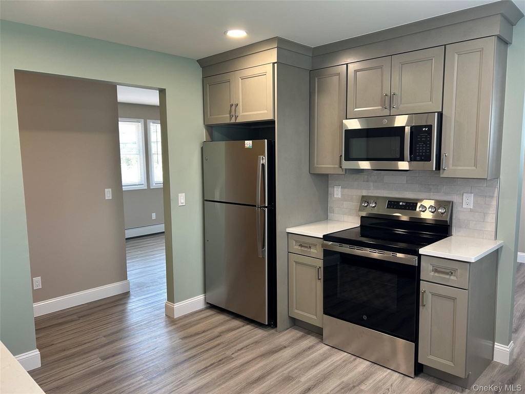 85 Ralph Avenue - Photo 0