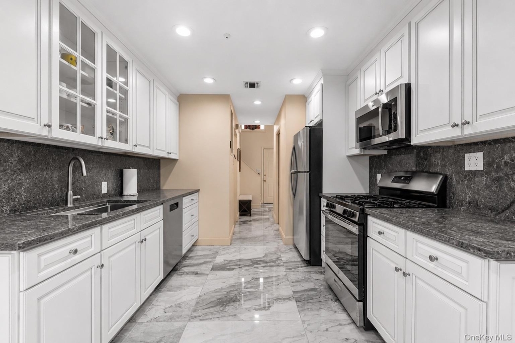 1180 E. Broadway - Photo 10