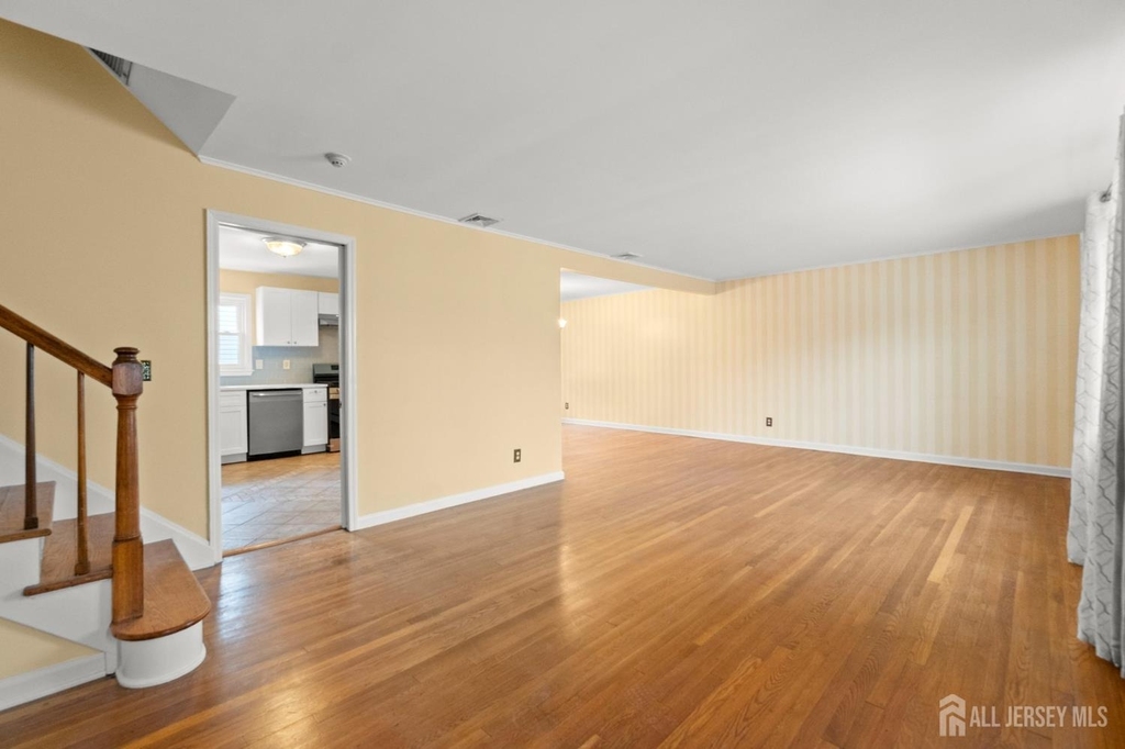 762 762 Valley St Street - Photo 2