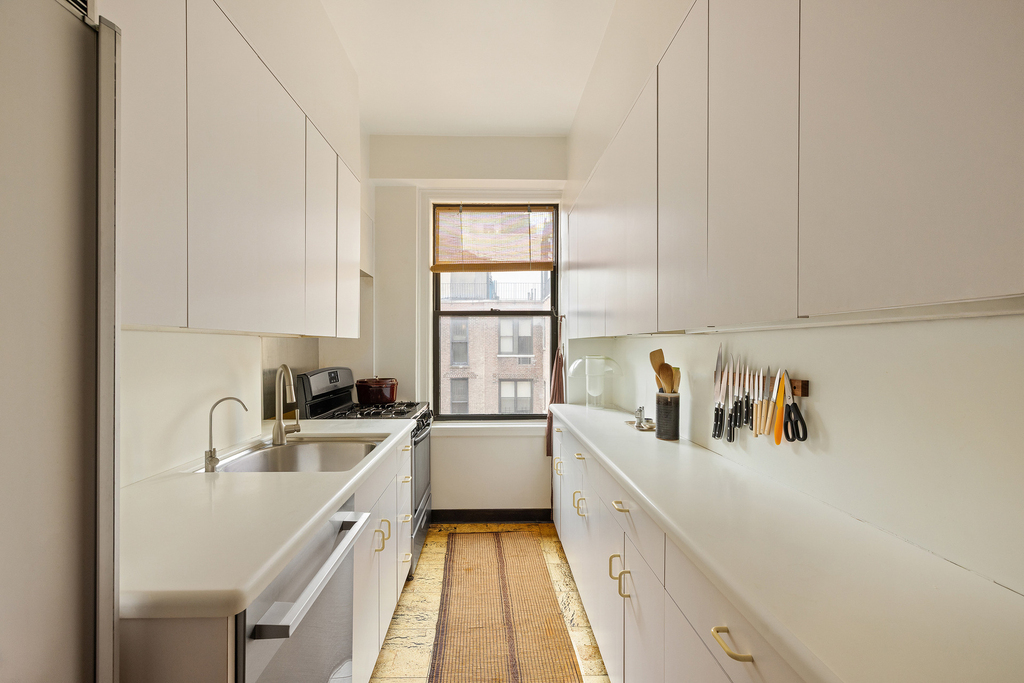 175 E 79th Street - Photo 4