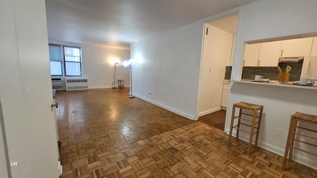 35-20 Leverich Street - Photo 6