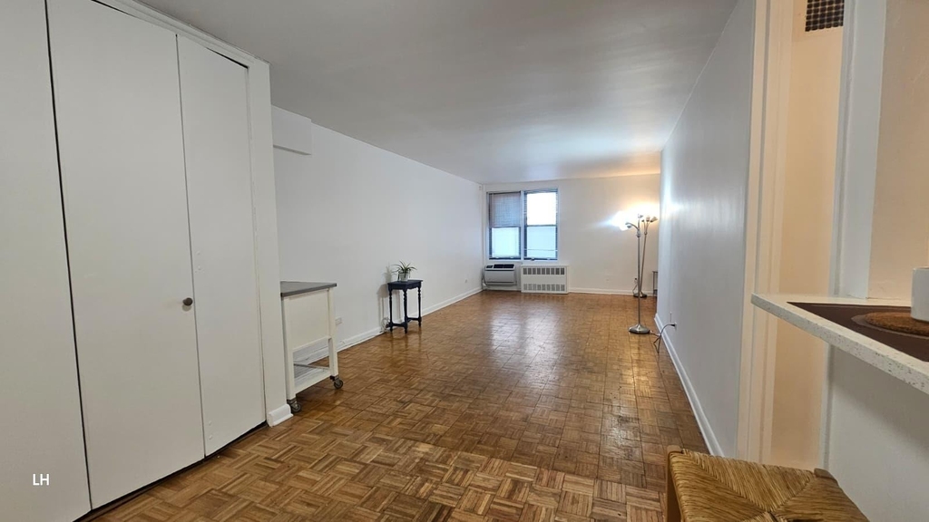35-20 Leverich Street - Photo 4