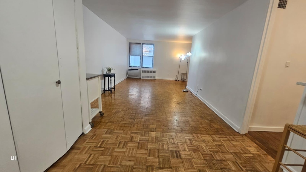 35-20 Leverich Street - Photo 7