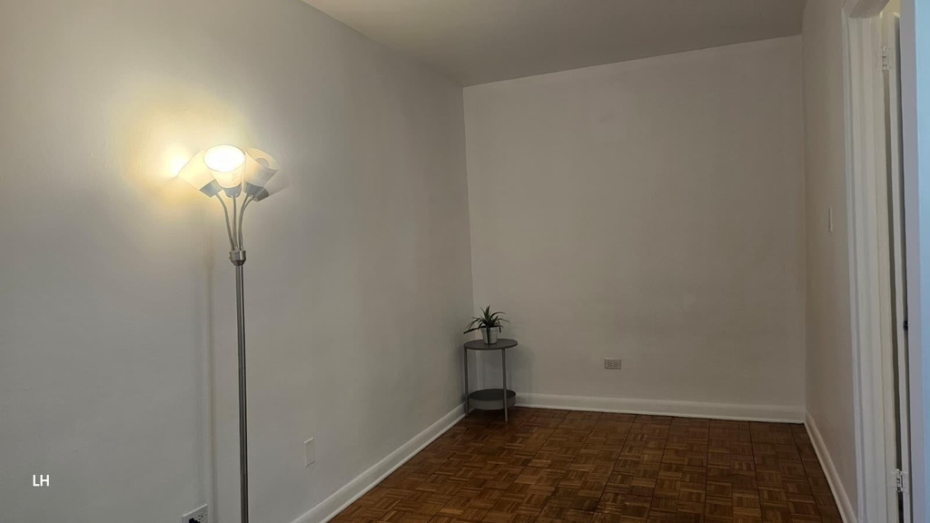 35-20 Leverich Street - Photo 2