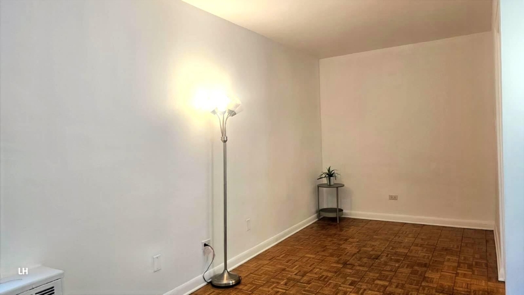 35-20 Leverich Street - Photo 3
