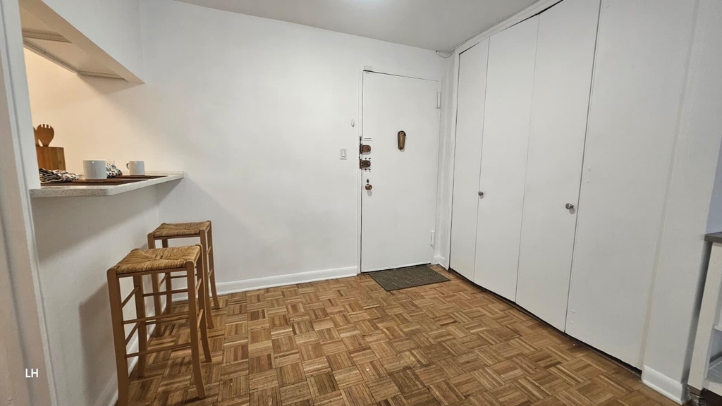 35-20 Leverich Street - Photo 10