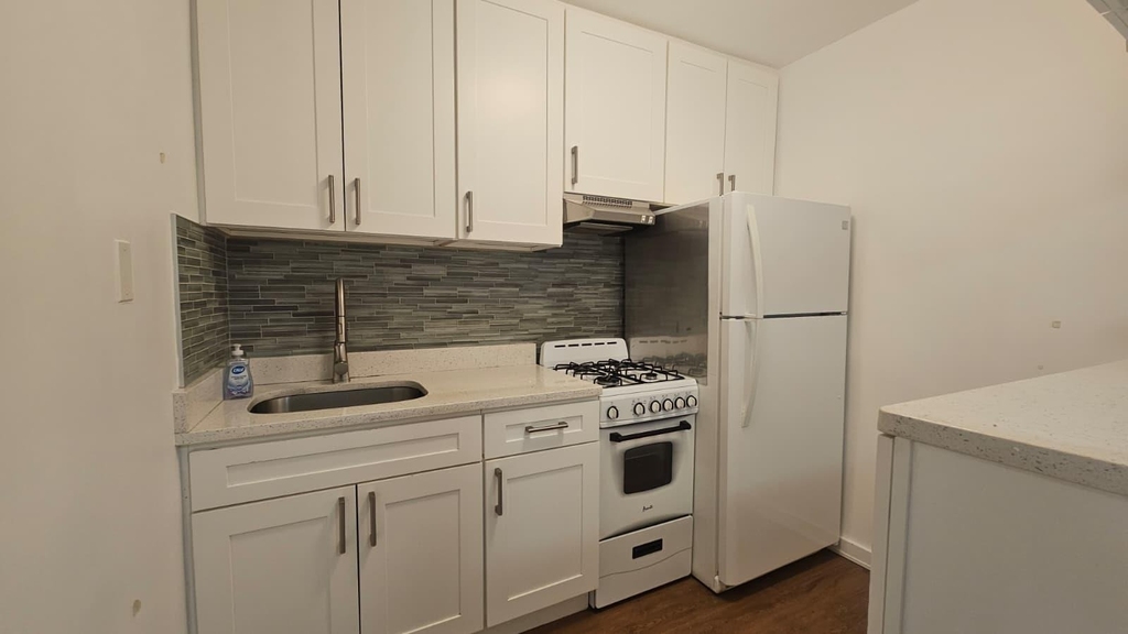 35-20 Leverich Street - Photo 12