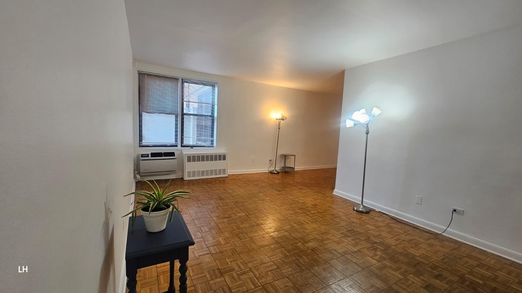35-20 Leverich Street - Photo 5