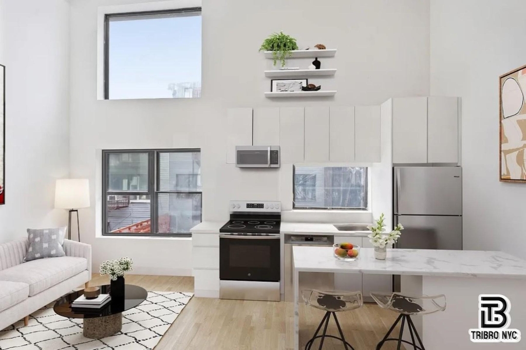 416 Lorimer Street - Photo 2