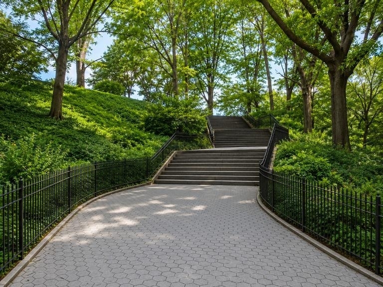 550 Riverside Drive - Photo 7
