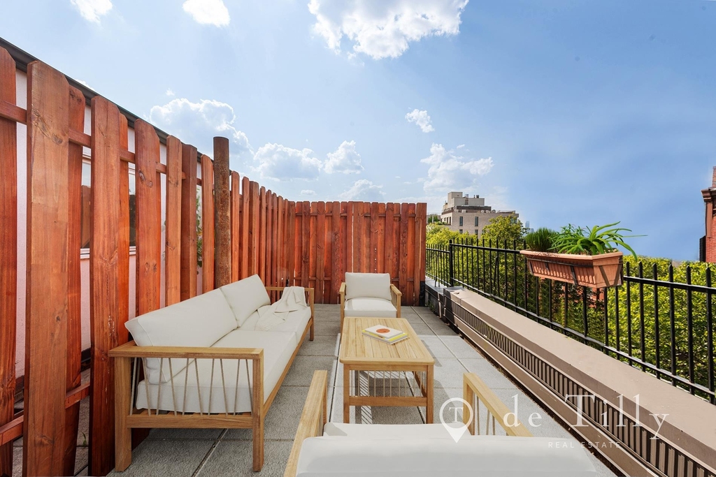 536 Henry Street - Photo 19