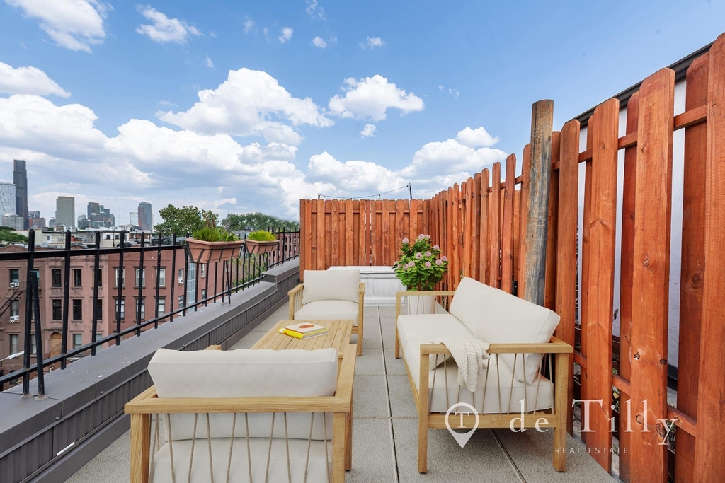 536 Henry Street - Photo 18