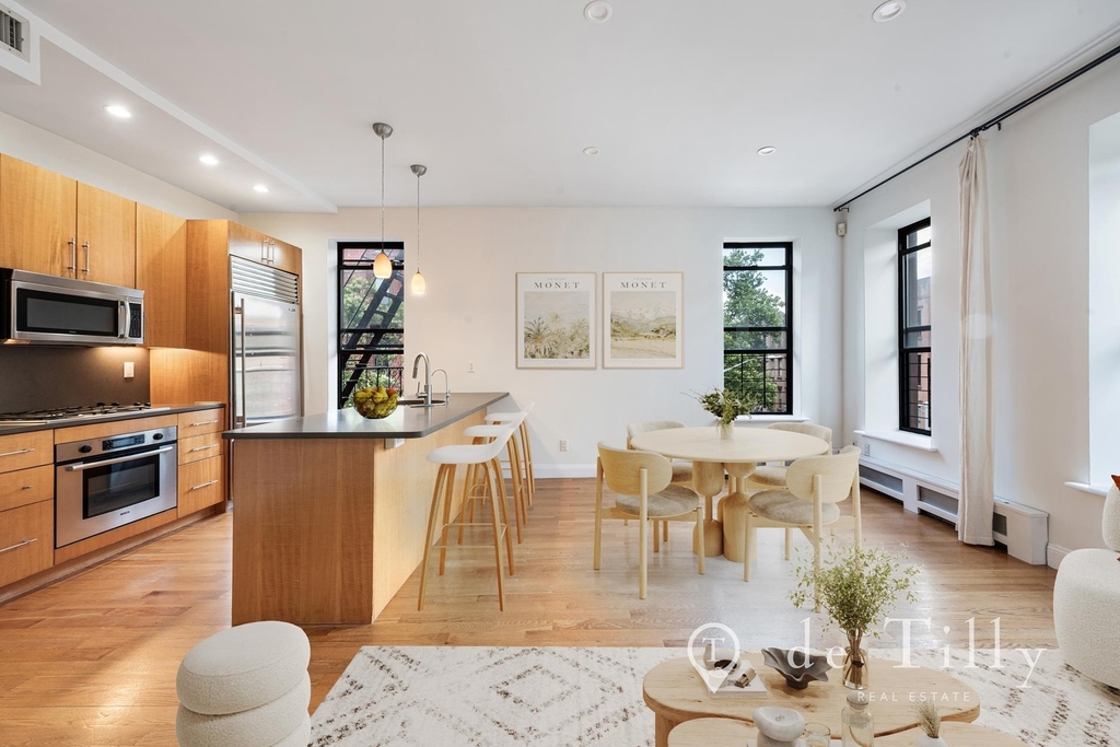 536 Henry Street - Photo 3