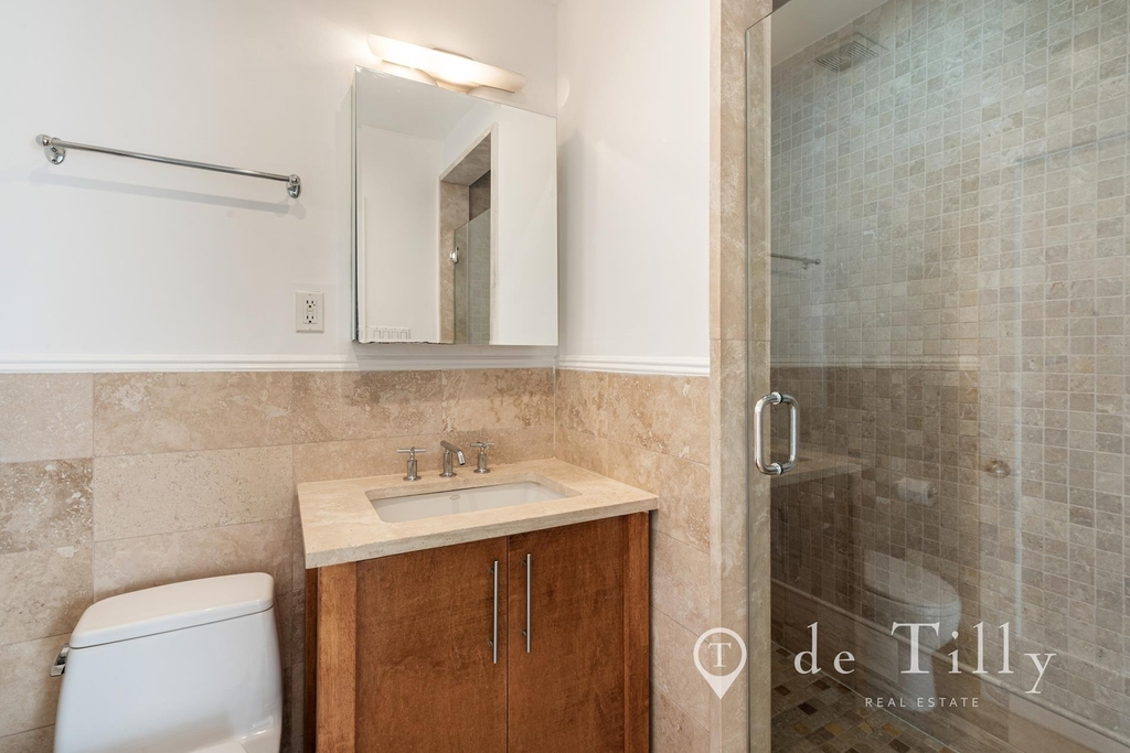 536 Henry Street - Photo 12