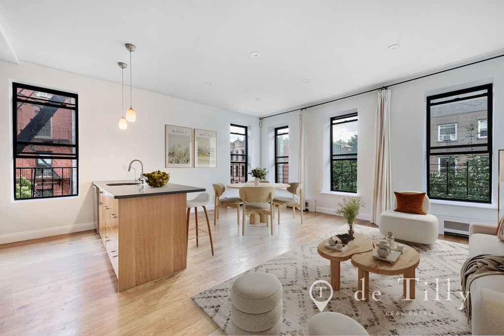 536 Henry Street - Photo 0