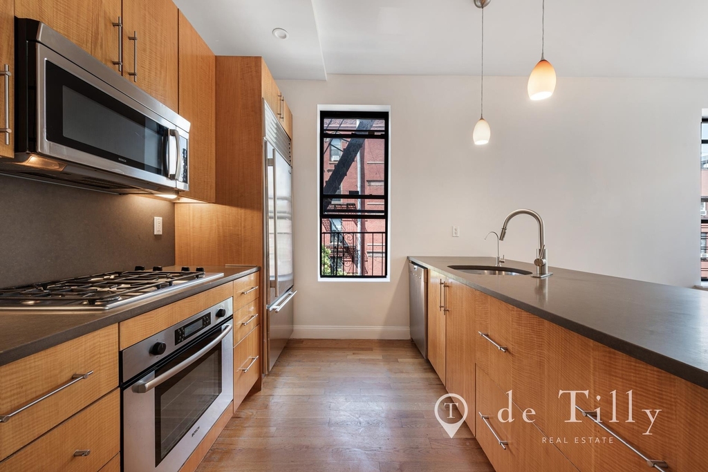 536 Henry Street - Photo 4