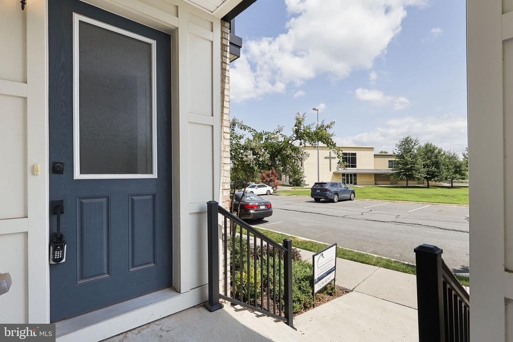 42623 Nubbins Terrace - Photo 1
