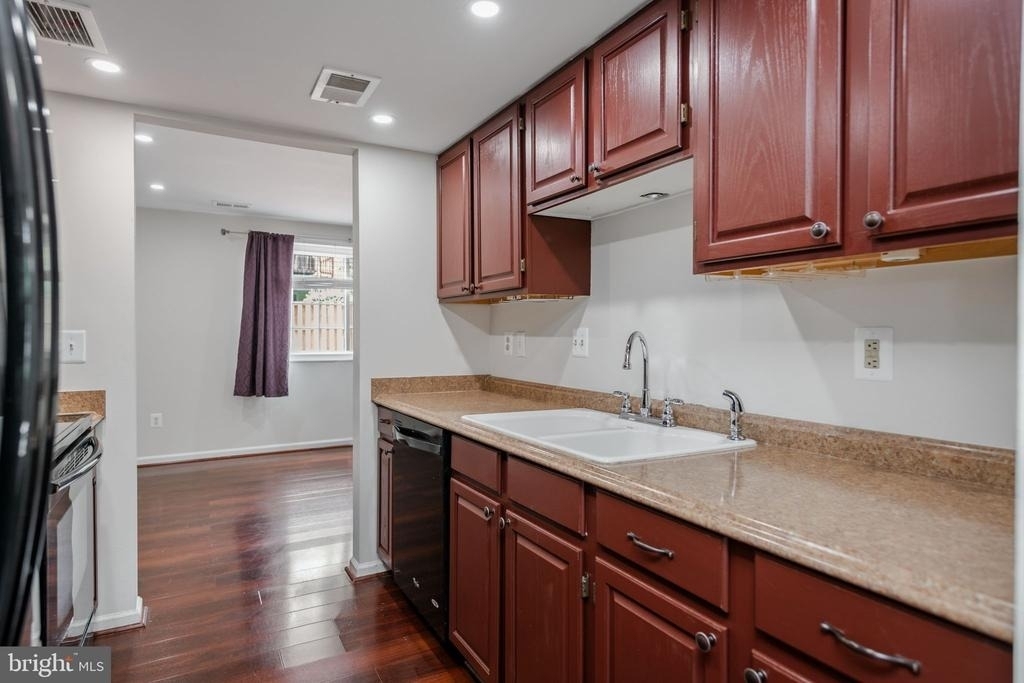 6324 Lightburn Court - Photo 10