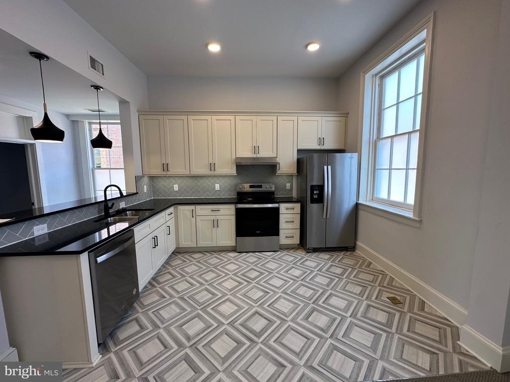 202 Hanover Street - Photo 2