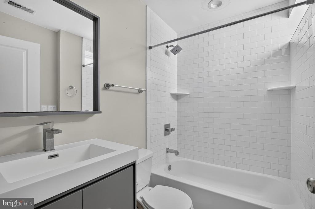 2336 W Thompson Street - Photo 17