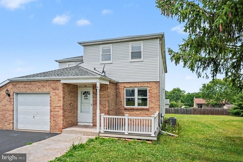 261 Florence Drive - Photo 0